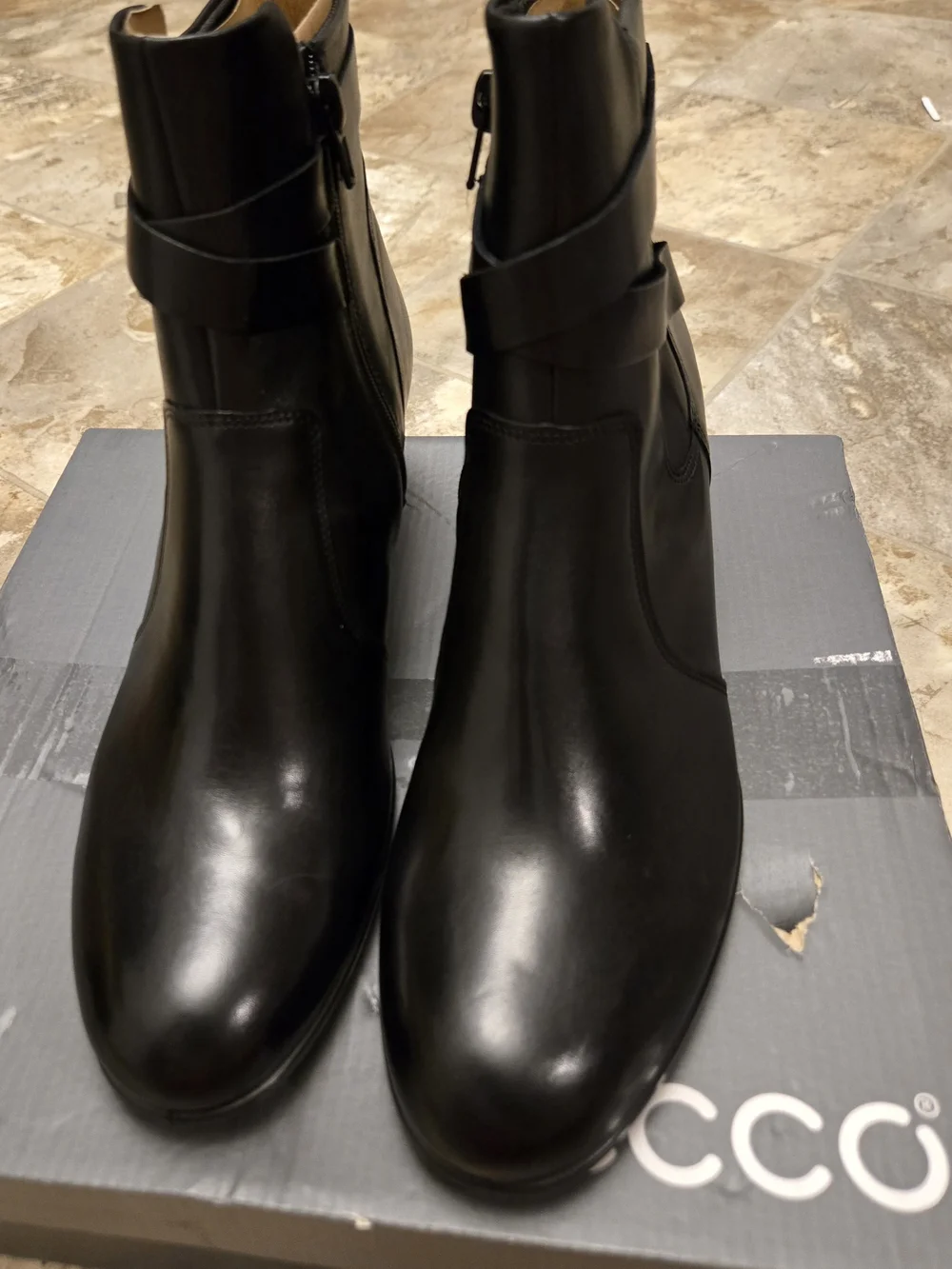 ECCO Women's Black Leather Ankle Boot - Shape 35